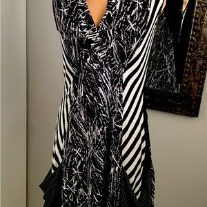 DRESS UNIQUE STRIPE ABSTRACT POLKA DOT BACK CUT OUT FRONT POCKETS.SIZE SMALL